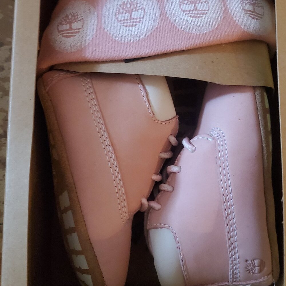 Girls Timerland bootie and hat set